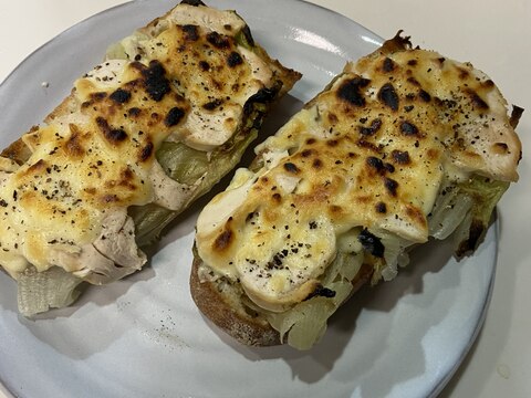 サラダチキンバゲットトースト